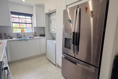 Townhouse in Miami, Florida 2 bedrooms, 110.55 sq.m. № 2077971 - photo 3