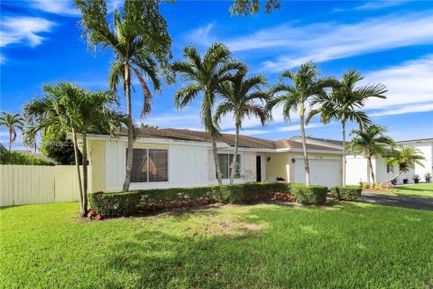 Villa ou maison à vendre à Miami, Floride: 3 chambres, 164.44 m2 № 2270774 - photo 4