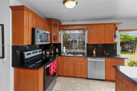 Villa ou maison à vendre à Miami, Floride: 3 chambres, 164.44 m2 № 2270774 - photo 19