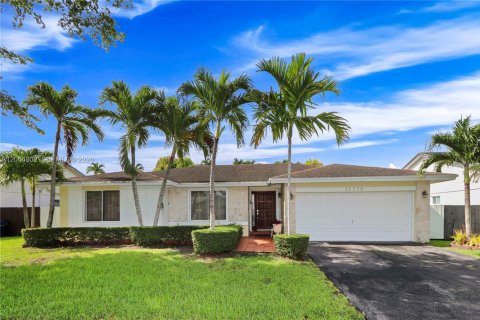 Villa ou maison à vendre à Miami, Floride: 3 chambres, 164.44 m2 № 2270774 - photo 2