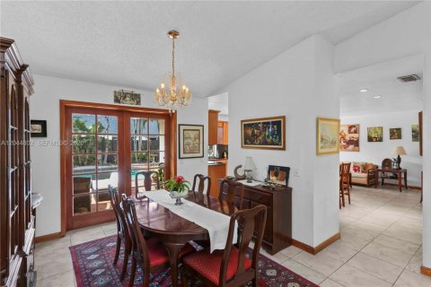Villa ou maison à vendre à Miami, Floride: 3 chambres, 164.44 m2 № 2270774 - photo 13