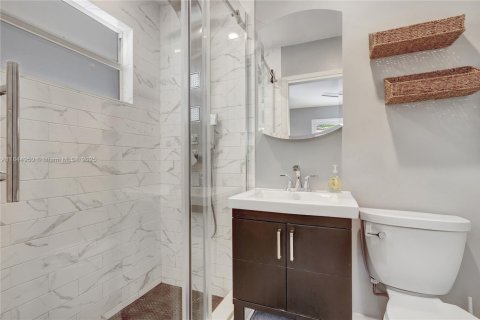 House in Wilton Manors, Florida 3 bedrooms, 124.86 sq.m. № 1840731 - photo 16