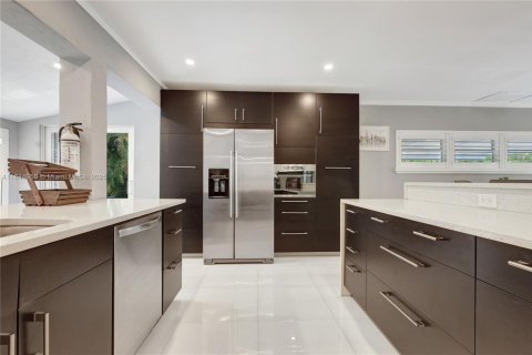 House in Wilton Manors, Florida 3 bedrooms, 124.86 sq.m. № 1840731 - photo 1