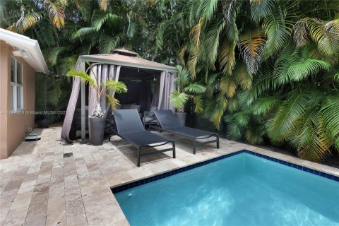 House in Wilton Manors, Florida 3 bedrooms, 124.86 sq.m. № 1840731 - photo 21