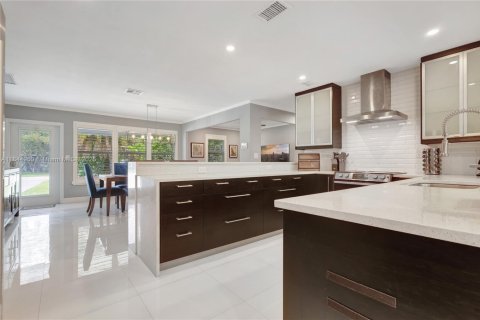 House in Wilton Manors, Florida 3 bedrooms, 124.86 sq.m. № 1840731 - photo 3