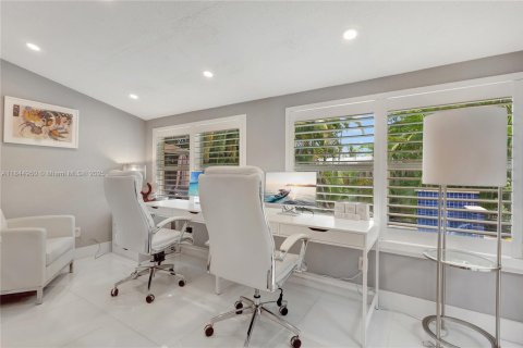 House in Wilton Manors, Florida 3 bedrooms, 124.86 sq.m. № 1840731 - photo 5