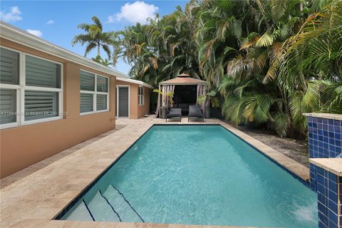 House in Wilton Manors, Florida 3 bedrooms, 124.86 sq.m. № 1840731 - photo 20