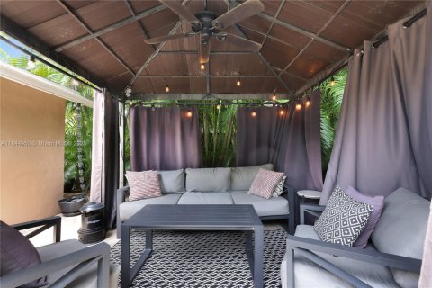 House in Wilton Manors, Florida 3 bedrooms, 124.86 sq.m. № 1840731 - photo 28