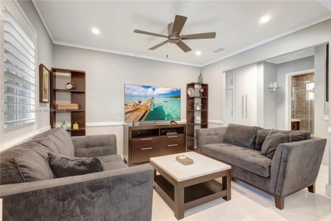 House in Wilton Manors, Florida 3 bedrooms, 124.86 sq.m. № 1840731 - photo 10