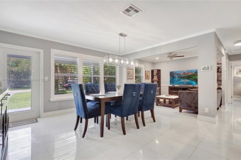 House in Wilton Manors, Florida 3 bedrooms, 124.86 sq.m. № 1840731 - photo 8