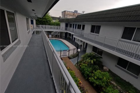 Apartamento en alquiler en Fort Lauderdale, Florida, 1 dormitorio, 45.06 m2 № 1988507 - foto 1