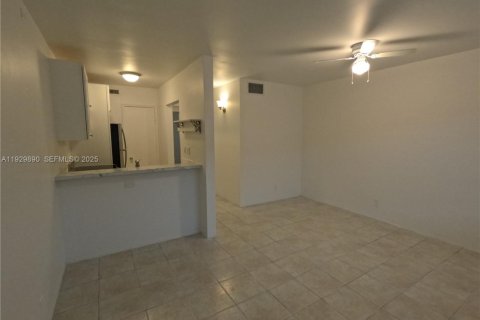Apartamento en alquiler en Fort Lauderdale, Florida, 1 dormitorio, 45.06 m2 № 1988507 - foto 3