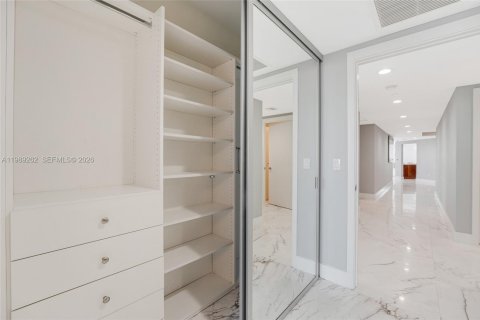 Copropriété à louer à Aventura, Floride: 4 chambres, 328.22 m2 № 2051580 - photo 26
