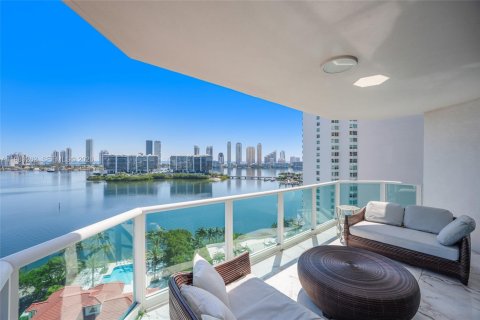 Copropriété à louer à Aventura, Floride: 4 chambres, 328.22 m2 № 2051580 - photo 9