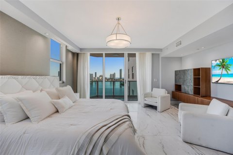 Copropriété à louer à Aventura, Floride: 4 chambres, 328.22 m2 № 2051580 - photo 14