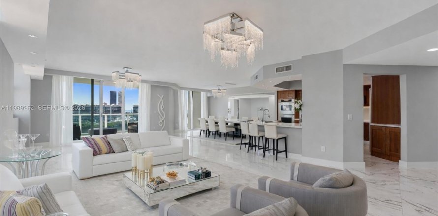 Condo à Aventura, Floride, 4 chambres № 2051580