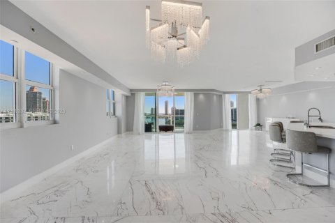 Copropriété à louer à Aventura, Floride: 4 chambres, 328.22 m2 № 2051580 - photo 3
