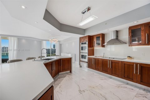 Copropriété à louer à Aventura, Floride: 4 chambres, 328.22 m2 № 2051580 - photo 8