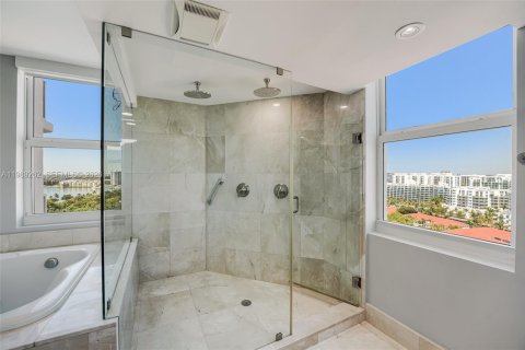 Copropriété à louer à Aventura, Floride: 4 chambres, 328.22 m2 № 2051580 - photo 18