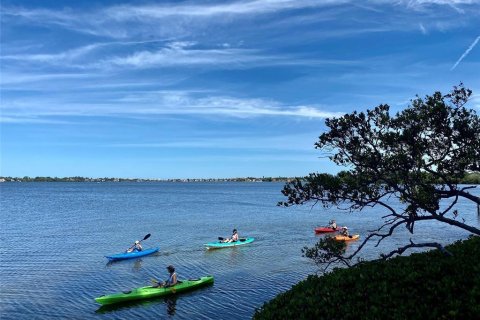 Condo in Sarasota, Florida, 2 bedrooms  № 2138471 - photo 18