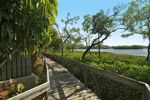 Condo in Sarasota, Florida, 2 bedrooms  № 2138471 - photo 10
