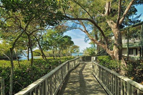 Condo in Sarasota, Florida, 2 bedrooms  № 2138471 - photo 8