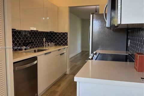 Condominio en venta en Pembroke Pines, Florida, 2 dormitorios, 102.19 m2 № 2073957 - foto 2