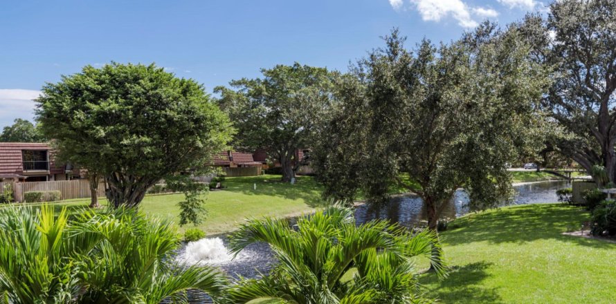 Townhouse in Palm Beach Gardens, Florida 3 bedrooms, 148.27 sq.m. № 663011