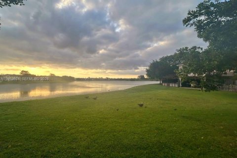 Touwnhouse à vendre à Cutler Bay, Floride: 3 chambres, 141.77 m2 № 2009604 - photo 8