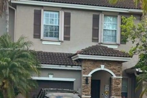 Touwnhouse à vendre à Cutler Bay, Floride: 3 chambres, 141.77 m2 № 2009604 - photo 3