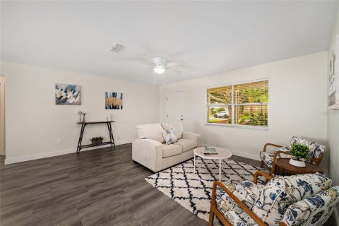 Casa en venta en The Villages, Florida, 2 dormitorios, 128.48 m2 № 1918106 - foto 10