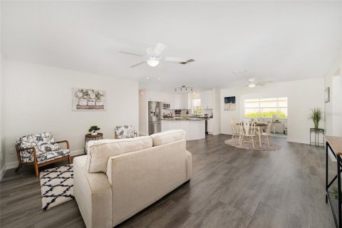Casa en venta en The Villages, Florida, 2 dormitorios, 128.48 m2 № 1918106 - foto 9