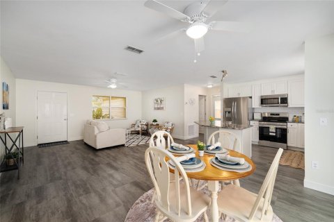 Casa en venta en The Villages, Florida, 2 dormitorios, 128.48 m2 № 1918106 - foto 13