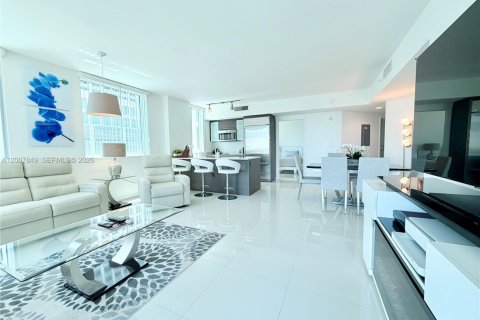 Condo in Miami, Florida, 2 bedrooms № 2073217 - photo 4