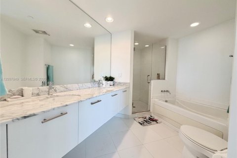 Condo in Miami, Florida, 2 bedrooms № 2073217 - photo 9