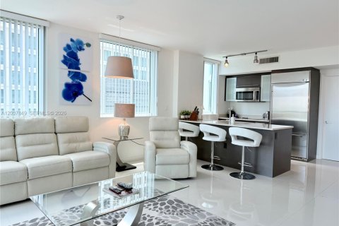 Condo in Miami, Florida, 2 bedrooms № 2073217 - photo 3