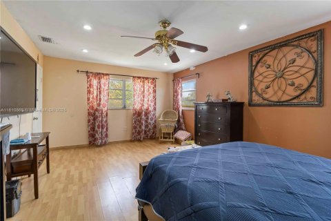 Villa ou maison à vendre à Hollywood, Floride: 4 chambres, 166.67 m2 № 1939697 - photo 18