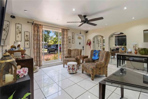 Villa ou maison à vendre à Hollywood, Floride: 4 chambres, 166.67 m2 № 1939697 - photo 6