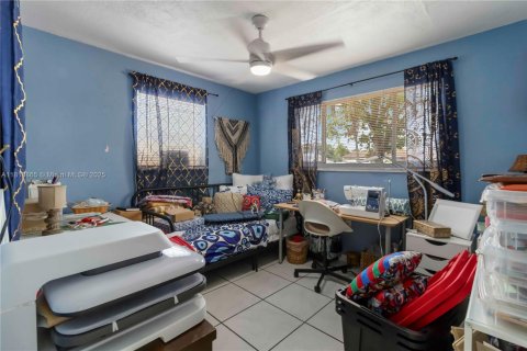 Villa ou maison à vendre à Hollywood, Floride: 4 chambres, 166.67 m2 № 1939697 - photo 14