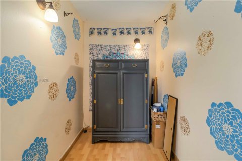 Villa ou maison à vendre à Hollywood, Floride: 4 chambres, 166.67 m2 № 1939697 - photo 19