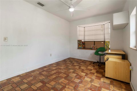 Villa ou maison à vendre à Hollywood, Floride: 4 chambres, 166.67 m2 № 1939697 - photo 21