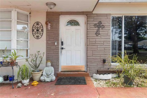 Villa ou maison à vendre à Hollywood, Floride: 4 chambres, 166.67 m2 № 1939697 - photo 3