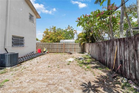 Villa ou maison à vendre à Hollywood, Floride: 4 chambres, 166.67 m2 № 1939697 - photo 29