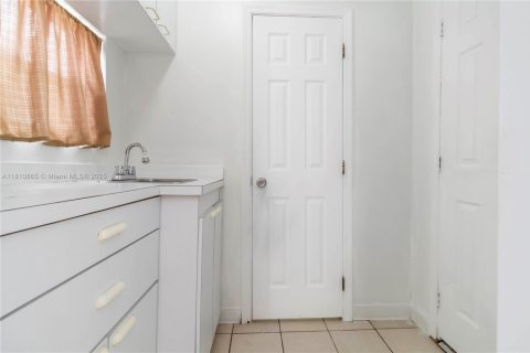 Villa ou maison à vendre à Hollywood, Floride: 4 chambres, 166.67 m2 № 1939697 - photo 24