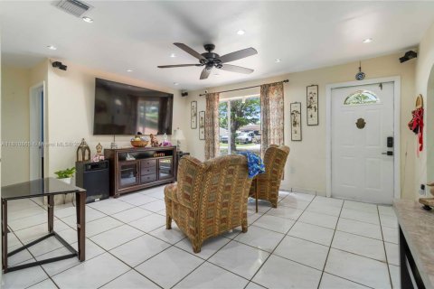 Villa ou maison à vendre à Hollywood, Floride: 4 chambres, 166.67 m2 № 1939697 - photo 4