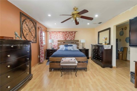 Villa ou maison à vendre à Hollywood, Floride: 4 chambres, 166.67 m2 № 1939697 - photo 17