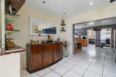 Villa ou maison à vendre à Hollywood, Floride: 4 chambres, 166.67 m2 № 1939697 - photo 12