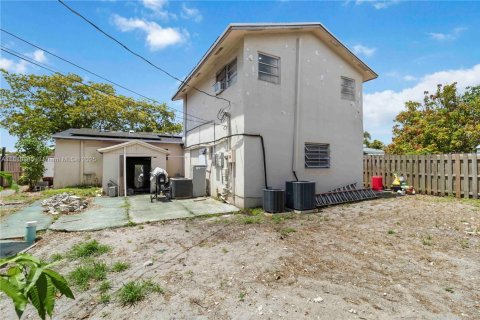 Villa ou maison à vendre à Hollywood, Floride: 4 chambres, 166.67 m2 № 1939697 - photo 28