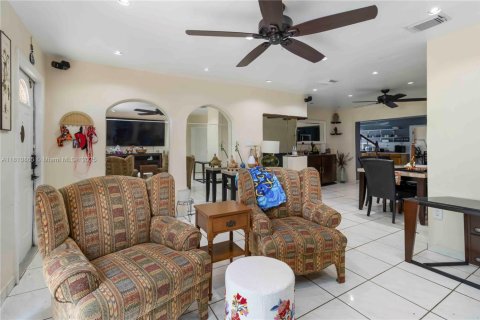 Villa ou maison à vendre à Hollywood, Floride: 4 chambres, 166.67 m2 № 1939697 - photo 7