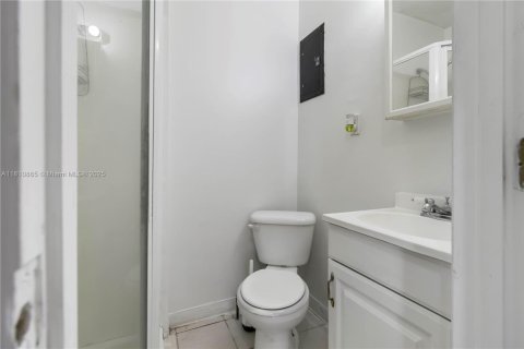 Villa ou maison à vendre à Hollywood, Floride: 4 chambres, 166.67 m2 № 1939697 - photo 25